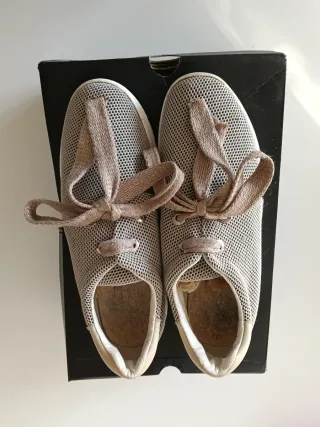 ZAPATILLAS SUIZAS ON CON CORDONES. TALLA 40