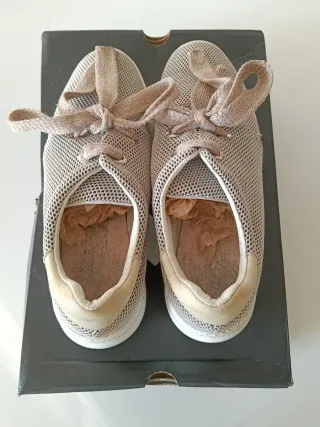 ZAPATILLAS SUIZAS ON CON CORDONES. TALLA 40