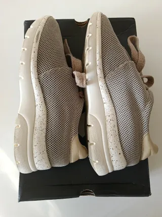 ZAPATILLAS SUIZAS ON CON CORDONES. TALLA 40