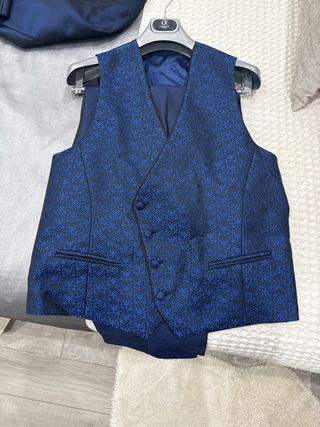 Traje de novio azul