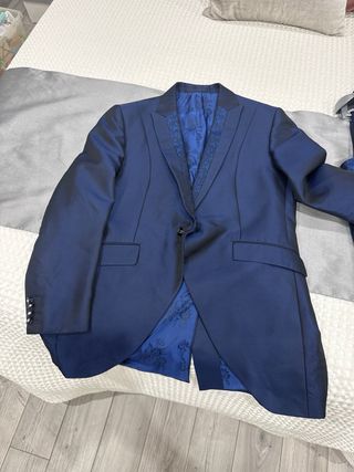 Traje de novio azul