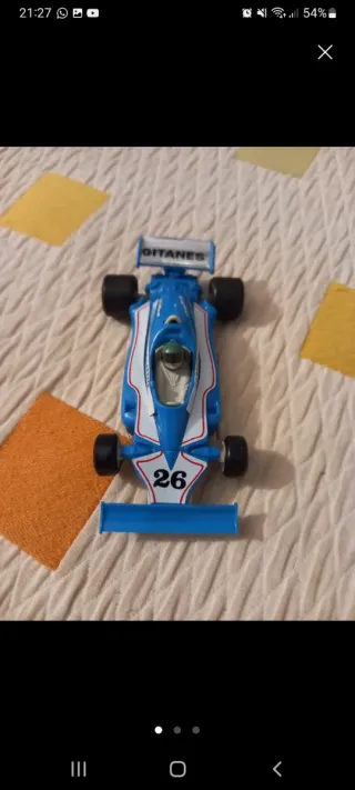 Un sacco di macchinine