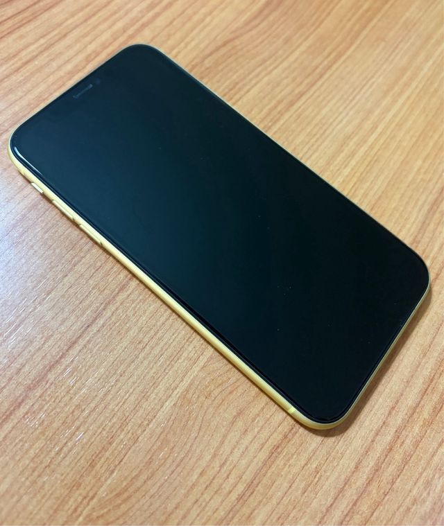 iPhone 11 giallo