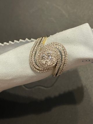 Anillo de oro blanco con diamantes