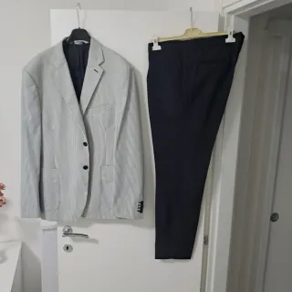 Completo uomo tg.56 righe bianco e nero.