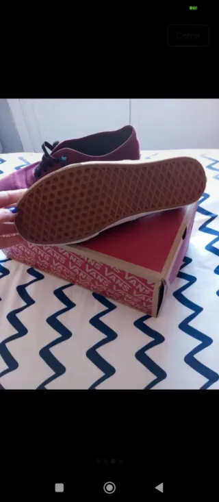 Zapatillas Vans rojas y negras