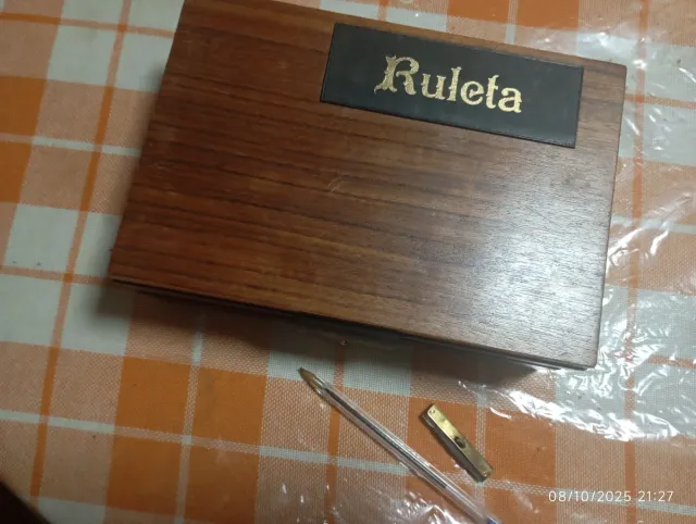 Ruleta en caja de Madera maciza natural y Tapete.