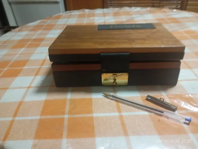 Ruleta en caja de Madera maciza natural y Tapete.