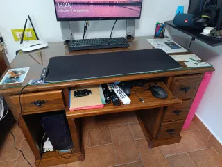 Escritorio de madera maciza