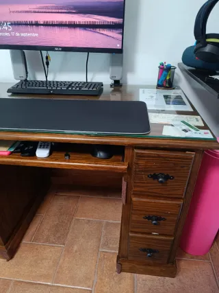 Escritorio de madera maciza