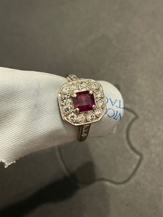 Anillo Oro Diamantes y Rubí