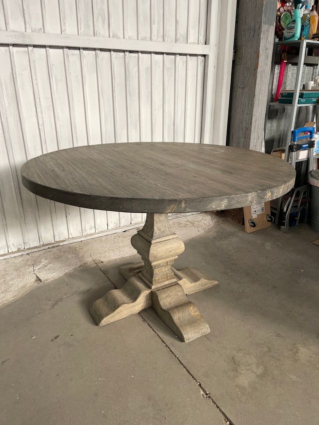 Mesa de comedor de madera rústica
