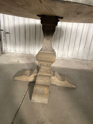 Mesa de comedor de madera rústica