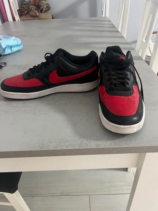 Zapatillas Nike Court Borough Negras y Rojas