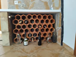 Botellero de cerámica hexagonal