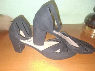 Zapatos de tacón negros para mujer