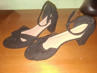 Zapatos de tacón negros para mujer