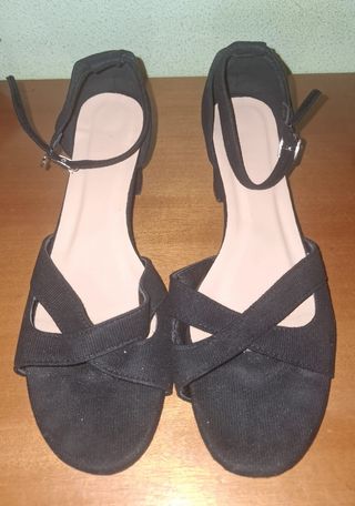 Zapatos de tacón negros para mujer