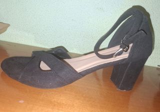 Zapatos de tacón negros para mujer