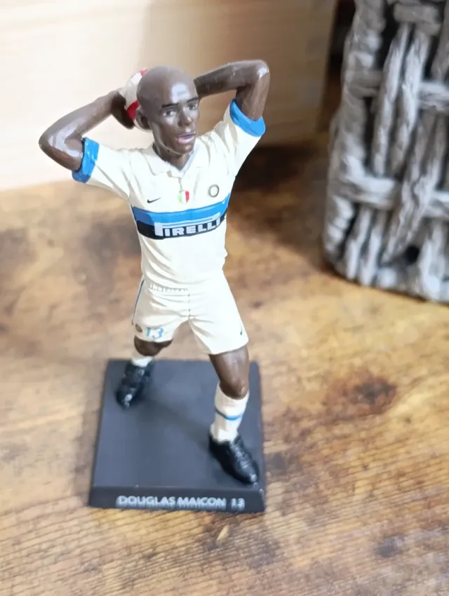 Statuina calciatore Maicon 13