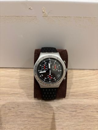 Reloj Swatch Negro y Plateado