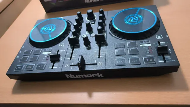 Controladora DJ Numark Party Mix