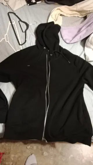 Chaqueta con cremallera negra