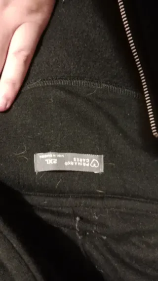 Chaqueta con cremallera negra