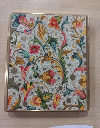 Portasigarette con fantasia floreale