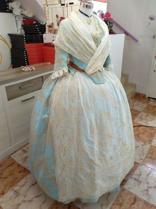 Traje de Fallera y Aderezo a estrenar 