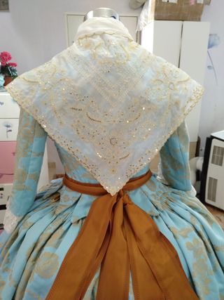 Traje de Fallera y Aderezo a estrenar 