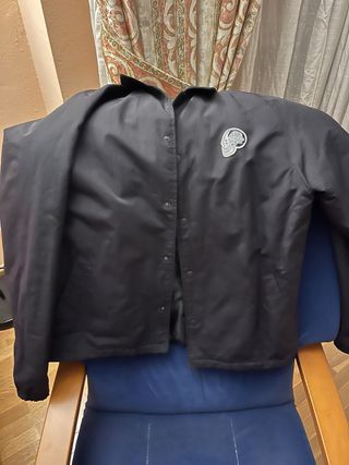Abrigo Billabong Negro con Parche