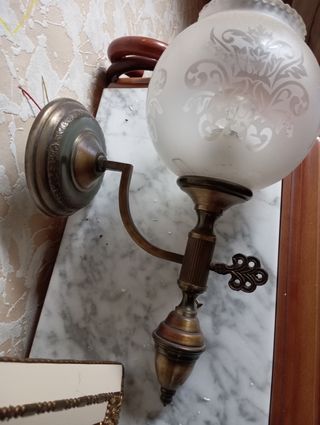 Lámpara de pared de bronce y cristal