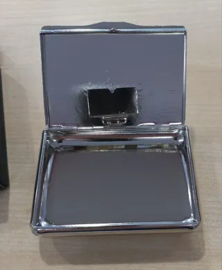 Portatabacco finamente inciso