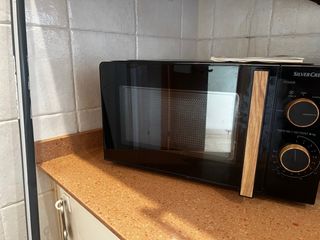 Microondas Negro y Madera