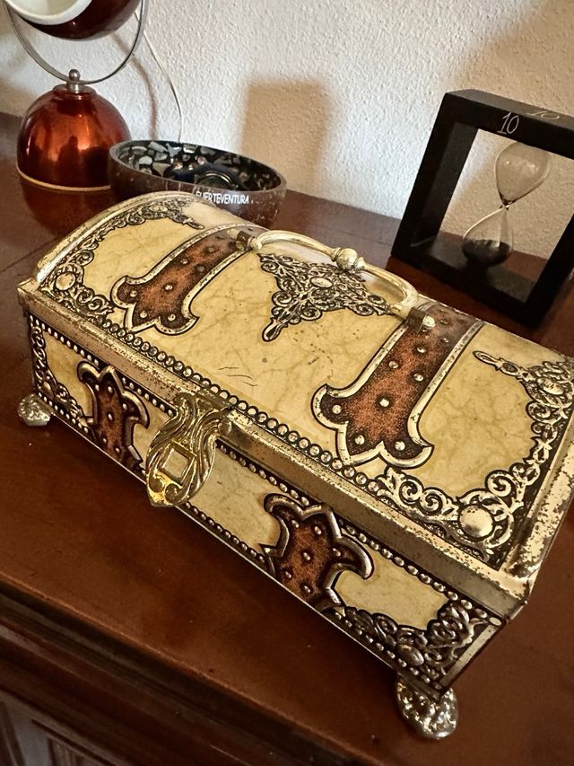 Portagioie vintage beige e oro