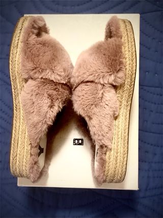 BIMBA Y LOLA Chanclas Marrones Peludas