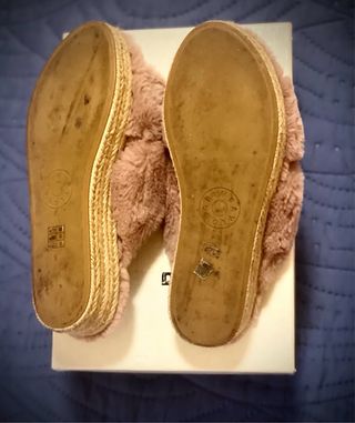 BIMBA Y LOLA Chanclas Marrones Peludas