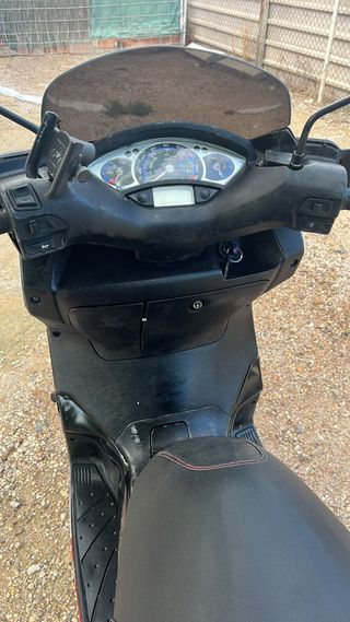 Yamaha Xmax 2010
250cc