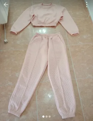 Conjunto chándal crop top y pantalón rosa