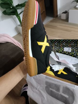 Zapatillas Munich T41 Negras y Amarillas