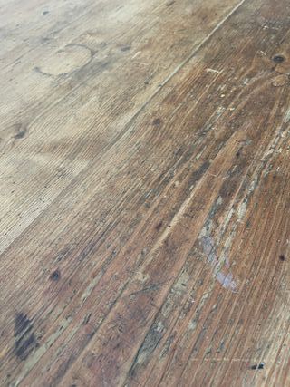 Mesa de madera rústica antigua