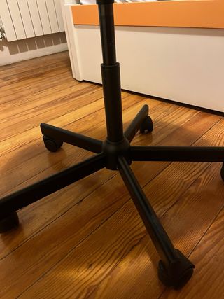 Silla giratoria oficina Ikea negra