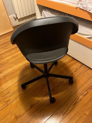 Silla giratoria oficina Ikea negra