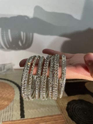 Pulsera de joyería plateada con diamantes