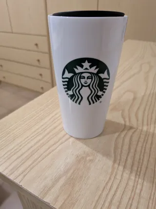 Tazza Starbucks in ceramica bianca