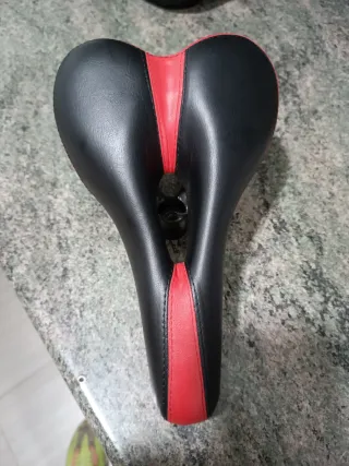 Sillín Bici Negro y Rojo