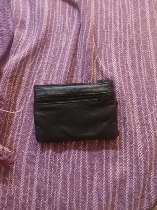 Monedero negro con cremallera