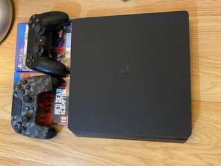 PS4 1TB + 2 Mandos (Poco Uso)