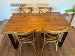 Conjunto mesa y 4 sillas comedor madera